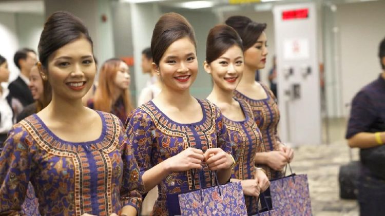 Seragam Pramugari Terbaik Dunia Kini Dimiliki oleh Singapore Airlines