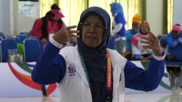 Pesenam 73 Tahun Nelly Rohati Buktikan Semangat Tak Pernah Pensiun