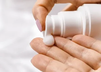 Alasan Menggunakan Body Serum dan Perbedaannya dengan Lotion Biasa