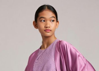 8 Pilihan Long Dress Brokat dengan Outer Satin Lengan Balon untuk Tampil Elegan 2025