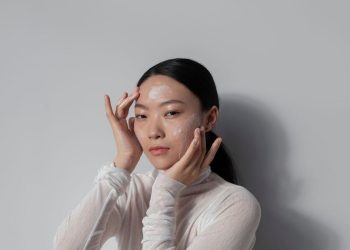 Ciri-Ciri Kulit yang Memerlukan Bantuan Dokter Kulit dan Bukan Coba-Coba Skincare