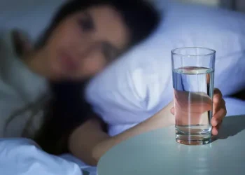 Apakah Minum Terlalu Banyak Sebelum Tidur Dilarang? Berikut Penjelasannya