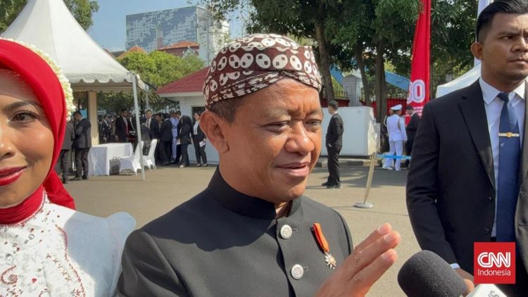 Pakai Baju Adat Solo di Upacara HUT ke-80 RI, Bahlil: Istri dari Daerah Tersebut