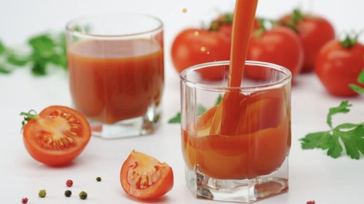 5 Kelompok yang Dilarang Mengonsumsi Jus Tomat Meski Berkhasiat