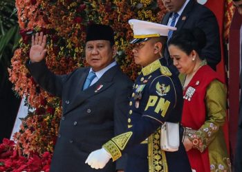 Jas Double Breasted Membuat Pria Terlihat Lebih Keren seperti yang Dipakai Prabowo