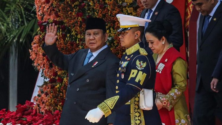Jas Double Breasted Membuat Pria Terlihat Lebih Keren seperti yang Dipakai Prabowo