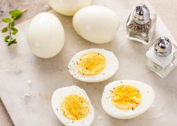 Telur Rebus Matang atau Setengah Matang, Mana yang Lebih Aman?