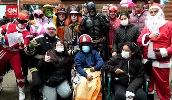 Pemotor Bantu Hibur Pasien Anak di Rumah Sakit Buenos Aires