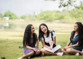 Cara Mudah Mengingat Orang Asing di Tempat Umum dan Alasannya