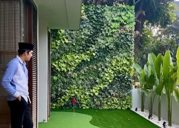 Gaya Hidup Irit dan Potret Halaman Rumah Mini yang Jadi Tempat Main Golf
