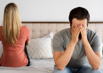 Awal Perselingkuhan di Kantor, Kenali 12 Tanda Pasangan Selingkuh Secara Diam-Diam