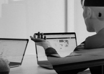 Olahraga Sederhana untuk Mengurangi Stres di Kantor