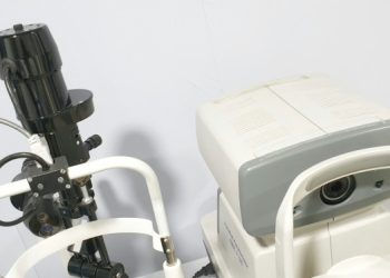 7 Cara Merawat Kesehatan Mata Saat Usia Tua