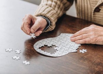 Cara Menurunkan Risiko Alzheimer Saat Menua yang Bisa Dilakukan Sejak Muda