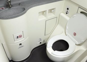 Pilot Jelaskan Alasan Dilarang ke Toilet Saat Pesawat di Landasan