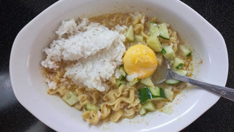 5 Cara Membuat Mi Instan Lebih Sehat Tanpa Mengurangi Kenikmatannya