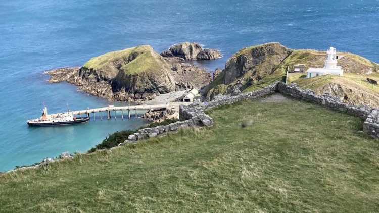 Pulau Misterius di Inggris Tanpa Mobil dan Hanya Dihuni 28 Orang