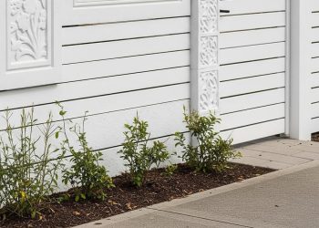 7 Model Pagar Putih untuk Rumah dengan Nuansa Bersih dan Rapi, Tampilkan Kesan Elegan dan Modern