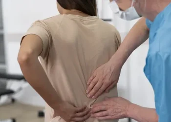 Waspadai Nyeri Punggung Berkepanjangan yang Berisiko Menyebabkan Patah Tulang Osteoporosis