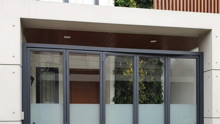 10 Model Pagar Lipat Ideal untuk Lahan Sempit di Perkotaan Solusi Praktis dan Stylish 2025