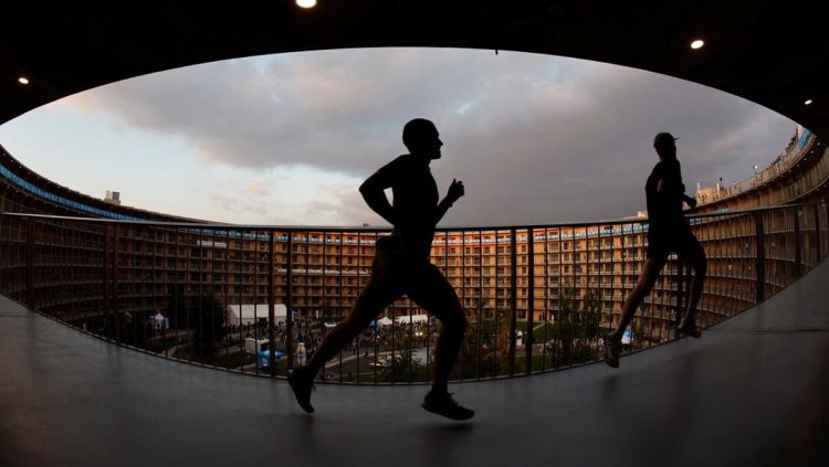 Lomba Lari di Gedung Melingkar dengan 2000 Peserta