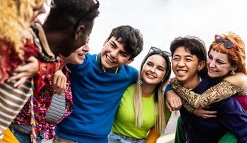 Bahasa Gaul Gen Z ‘Six Seven’ sebagai Simbol Humor Absurd di Era Internet