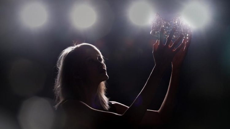 Mengenal MonaLesa Brackett, Finalis Berhijab Miss USA 2025