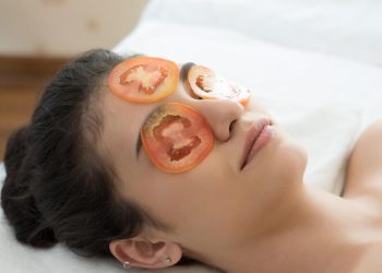 6 Manfaat Tomat untuk Kulit yang Jarang Diketahui