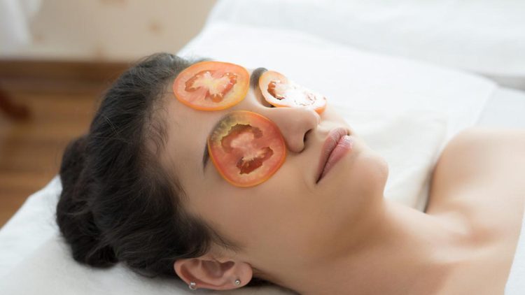 6 Manfaat Tomat untuk Kulit yang Jarang Diketahui