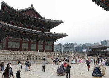 Turis Dikecam Setelah Buang Air Besar di Tembok Istana Gyeongbok Seoul