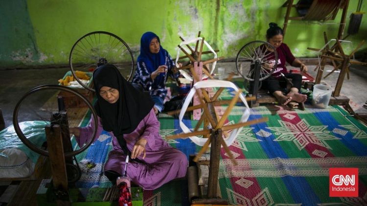 Rona Kain Tenun di Garut