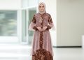 9 Model Gamis Batik Brokat Desain Rapi dan Anggun Tanpa Berlebihan