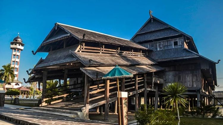 6 Rumah Adat Nusa Tenggara Barat sebagai Simbol Identitas dan Makna dalam Budaya