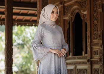 9 Model Gamis Batik Brokat Kombinasi Polos yang Anggun dan Elegan serta Tidak Pasaran