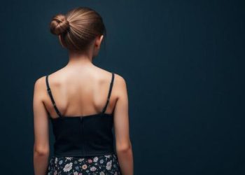 5 Penyebab Skoliosis pada Anak dan Cara Mengenalinya Lebih Awal