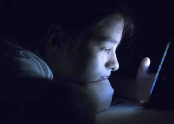 7 Kebiasaan yang Merusak Mata dan Harus Dihindari