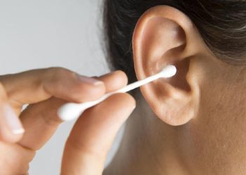 Waspada, Cotton Bud Bisa Menyebabkan Kotoran Telinga Masuk Lebih Dalam