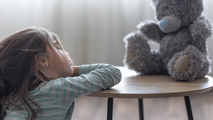 Ikut Orangtua Asuh atau Ibu? Status Anak Adopsi Saat Orangtua Bercerai