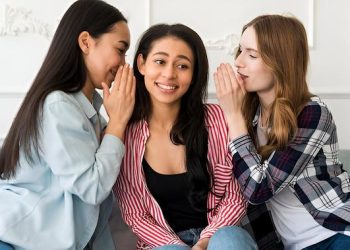 Mengapa Gosip Selebriti Begitu Menarik Menurut Psikolog?