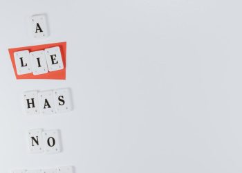 Penyebab Seseorang Sering Berbohong dalam Hubungan