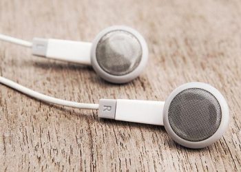 Membersihkan Earphone agar Suara Jelas dan Tahan Lama