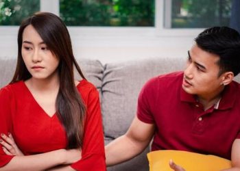 13 Cara Menghadapi Pasangan yang Memberi Silent Treatment Tanpa Memperburuk Situasi