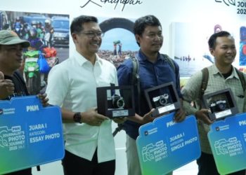 Perempuan Lentera Kehidupan, 12 Foto Terbaik Jurnalis Nasional di MRT Bundaran HI