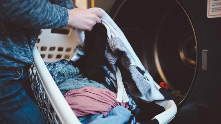 7 Cara Mengatasi Cucian yang Susah Kering di Musim Hujan