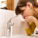 Dampak Kebanyakan Minum Air Putih, Kenali 9 Ciri-Cirinya