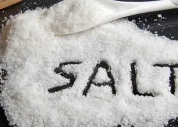 Ciri-Ciri Tubuh dengan Kelebihan Garam termasuk Mulut Kering