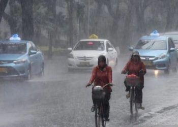 Peringatan BMKG: Potensi Hujan Lebat dan Petir di Jakarta dan Surabaya