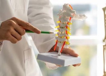 Ketahui 7 Tanda Awal Osteoporosis Sebelum Terlambat Patah Tulang